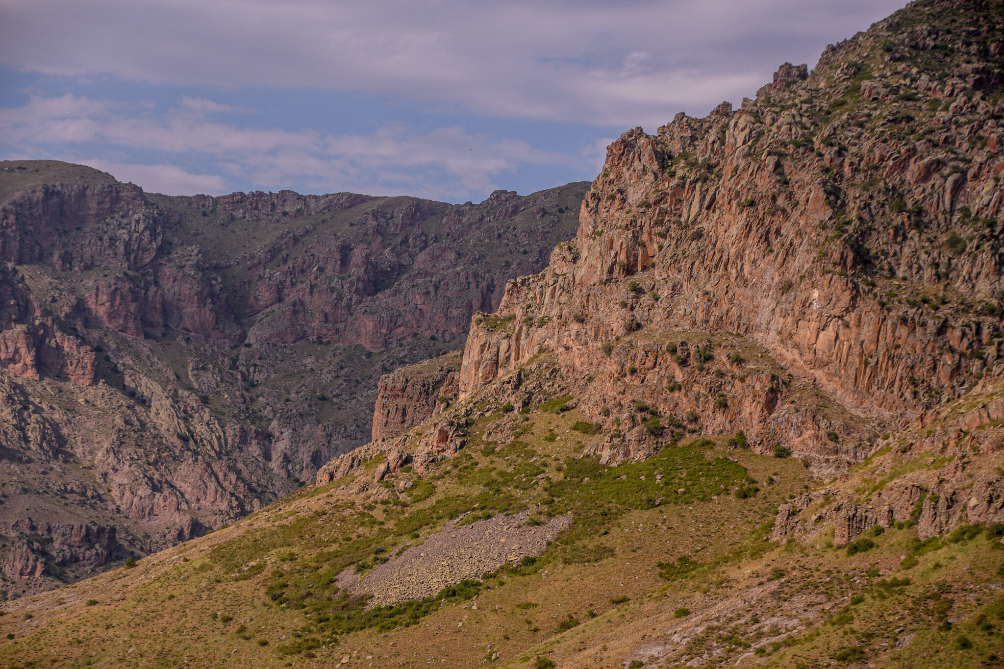 The cliffs above Kapuyt