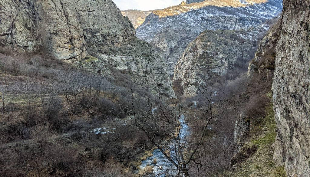 SLTmg_River_Vorotan-Great_Hermitage_of_Tatev