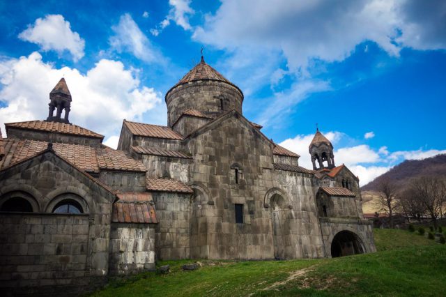 Sanahin Monastery by <a href="https://commons.wikimedia.org/wiki/File:Monast%C3%A8re_de_Sanahin_1.jpg">Serein</a> (CC-BY-SA 4.0)