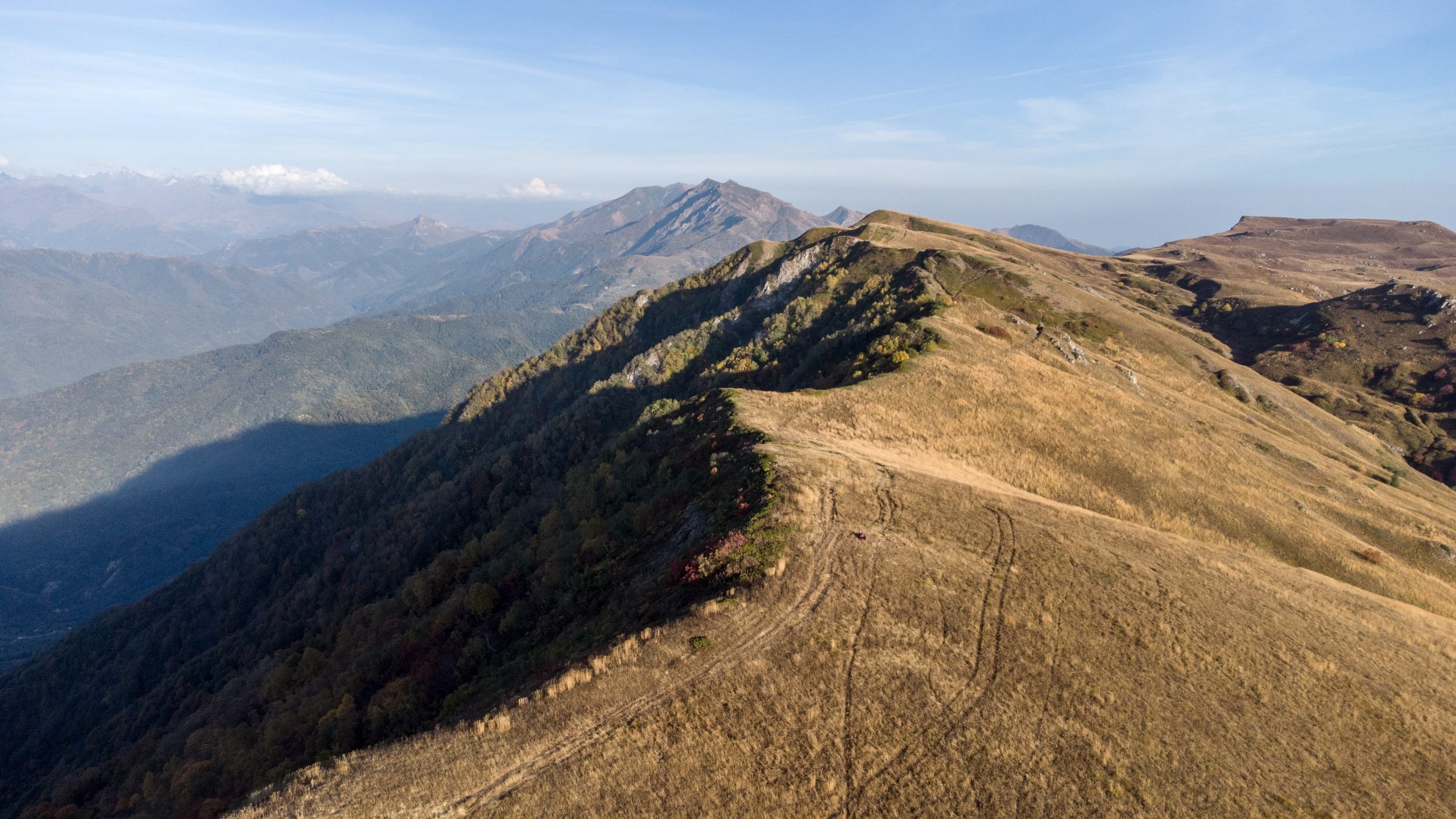 The ridge above Shkmeri. Photo by hiker Tanel Tilk.