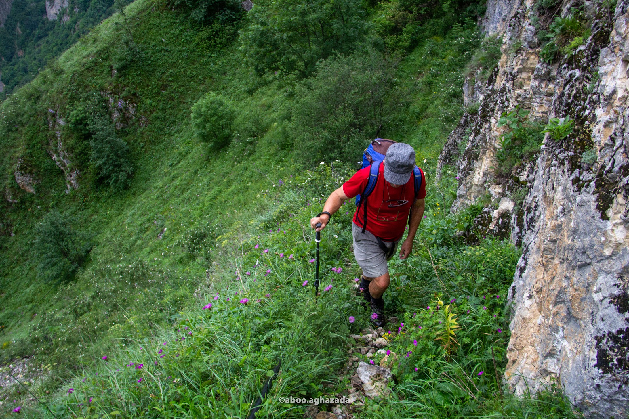 A hiker on the old steep trail to Griz. Photo by Abuzar Aghazada.