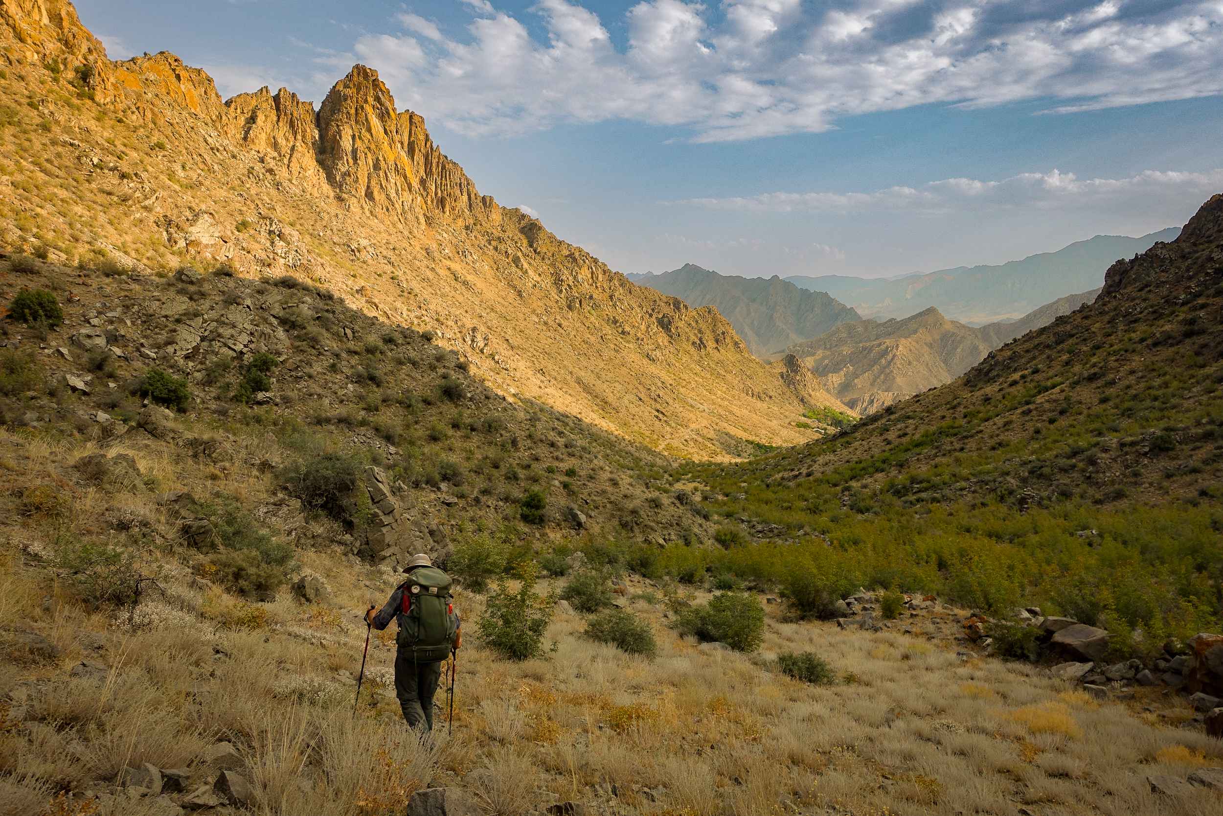 Hiking through the outskirts of Meghri.