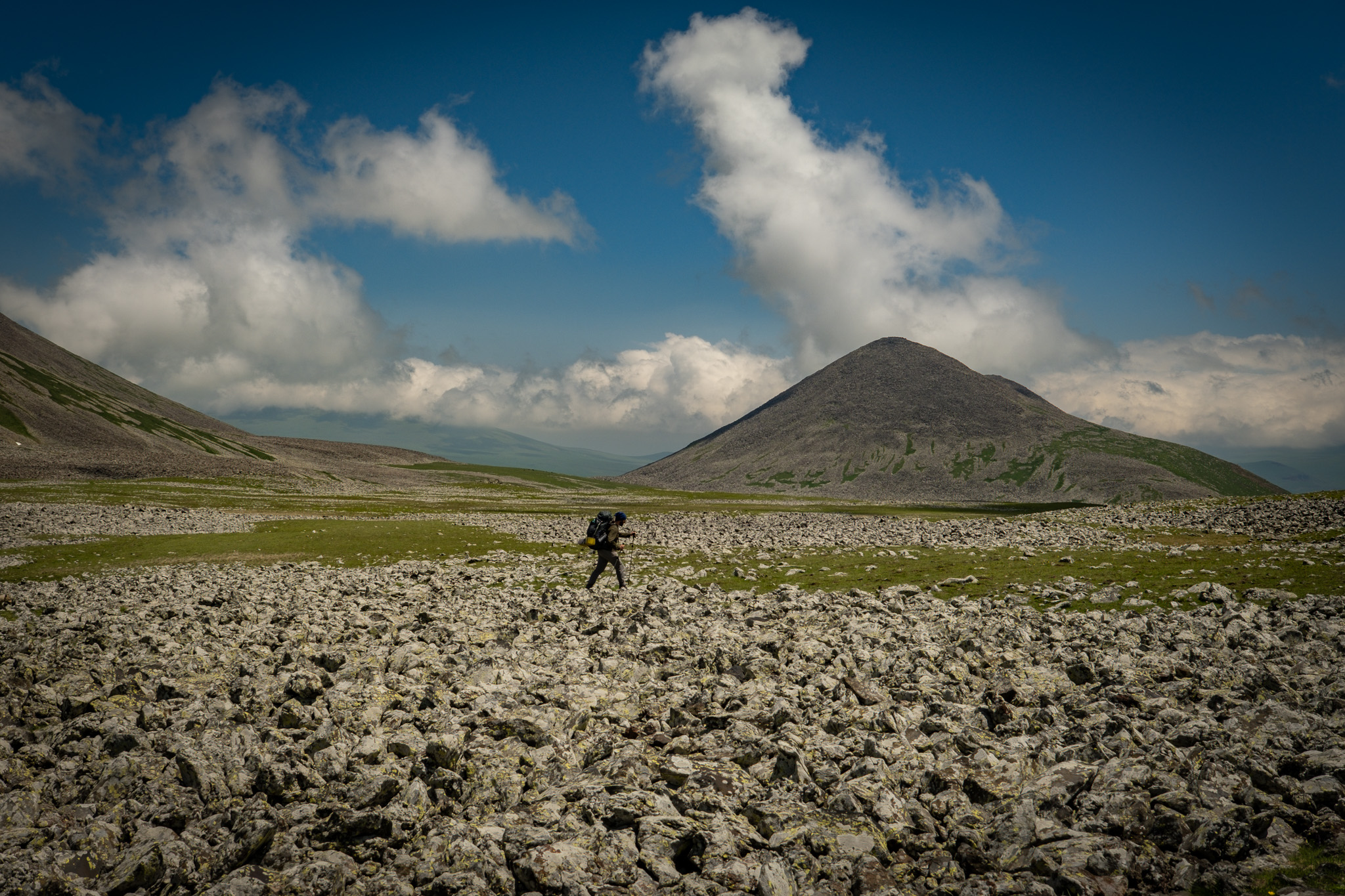 Boulder fields on the approach to Samsari Pass